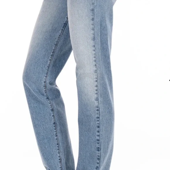 MODERN AMERICAN
DOHENY - Picture 2 of 9